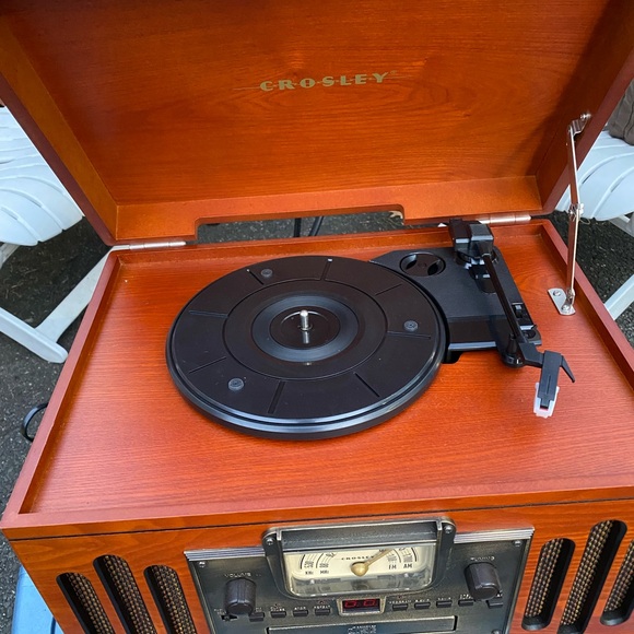 Radio and record player in one - Picture 1 of 2